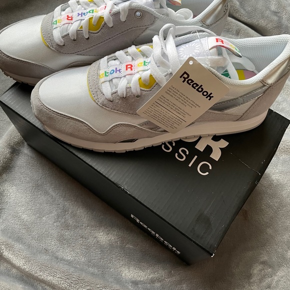 SoulCycle x Reebok Exclusive White/Grey Sneaker - Picture 3 of 13